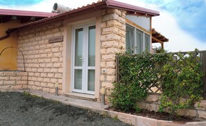 Comfort Studio, Patio, Courtyard View | Terrace/patio