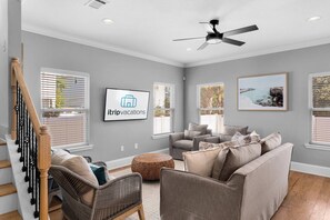 TV - Walk or Bike to beach! 5 minute walk to 30Avenue/1 mile to 30A and Shops & Dining at Rosemary Beach (Inlet Beach)