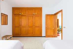 3 chambres, fer et planche à repasser, accès Internet