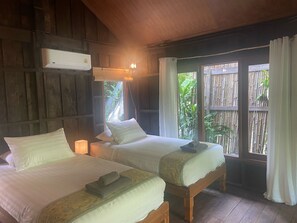 1 bedroom, bed sheets