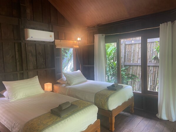 1 bedroom, bed sheets