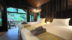 A wooden cabin with two beds, a bench, and a view of the forest. - Tropical jungle escape just 5mins from Lamai beach (Chang Wat Surat Thani)