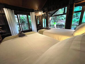 1 bedroom, bed sheets