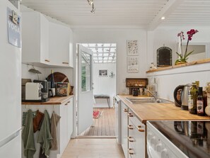 Kühlschrank, Geschirrspüler, Kochgeschirr/Geschirr/Besteck