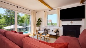 Televisión, chimenea