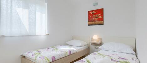 2 slaapkamers, een strijkplank/strijkijzer, gratis wifi, beddengoed