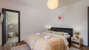 2 bedrooms, iron/ironing board, free WiFi, bed sheets