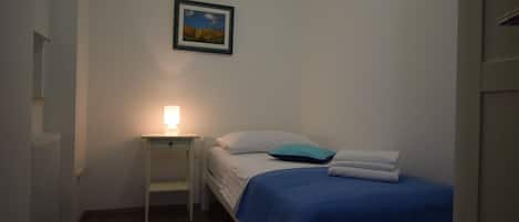 Iron/ironing board, free WiFi, bed sheets