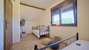 2 bedrooms, iron/ironing board, free WiFi, bed sheets