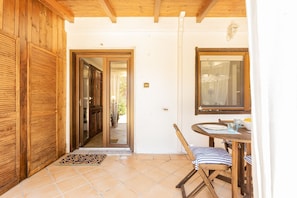 Outdoor dining - Dimora Blu Poetto-Cagliari seaside Poetto beach (Sardegna)