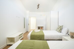 2 bedrooms, iron/ironing board, Internet