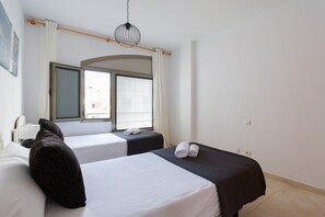 2 bedrooms, iron/ironing board, free WiFi