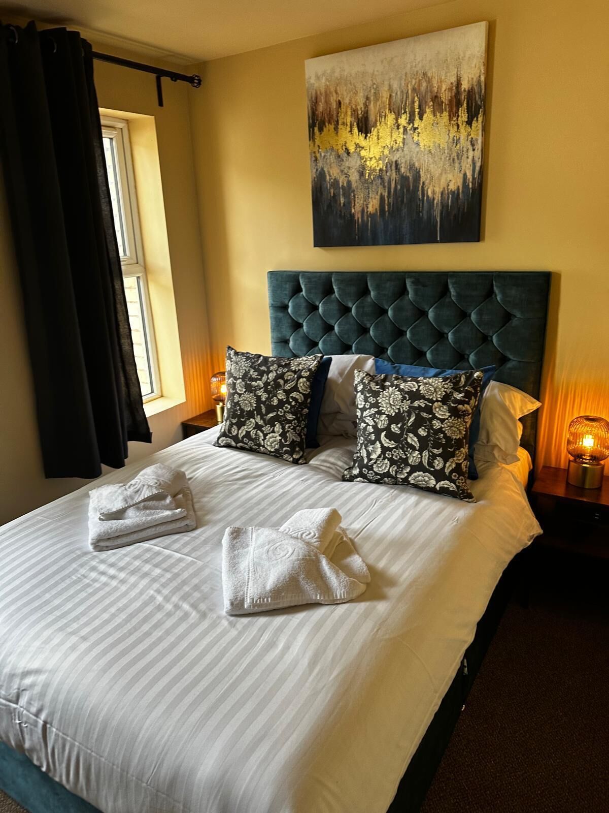 Deluxe dubbelrum | Sängtillbehör av högsta kvalitet och memory foam-madrasser