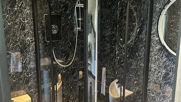 Deluxe Room, Bay View | Bathroom
