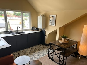 Appartement Deluxe, vue mer | Cuisine privée | CafetiÚre/bouilloire, bouilloire électrique