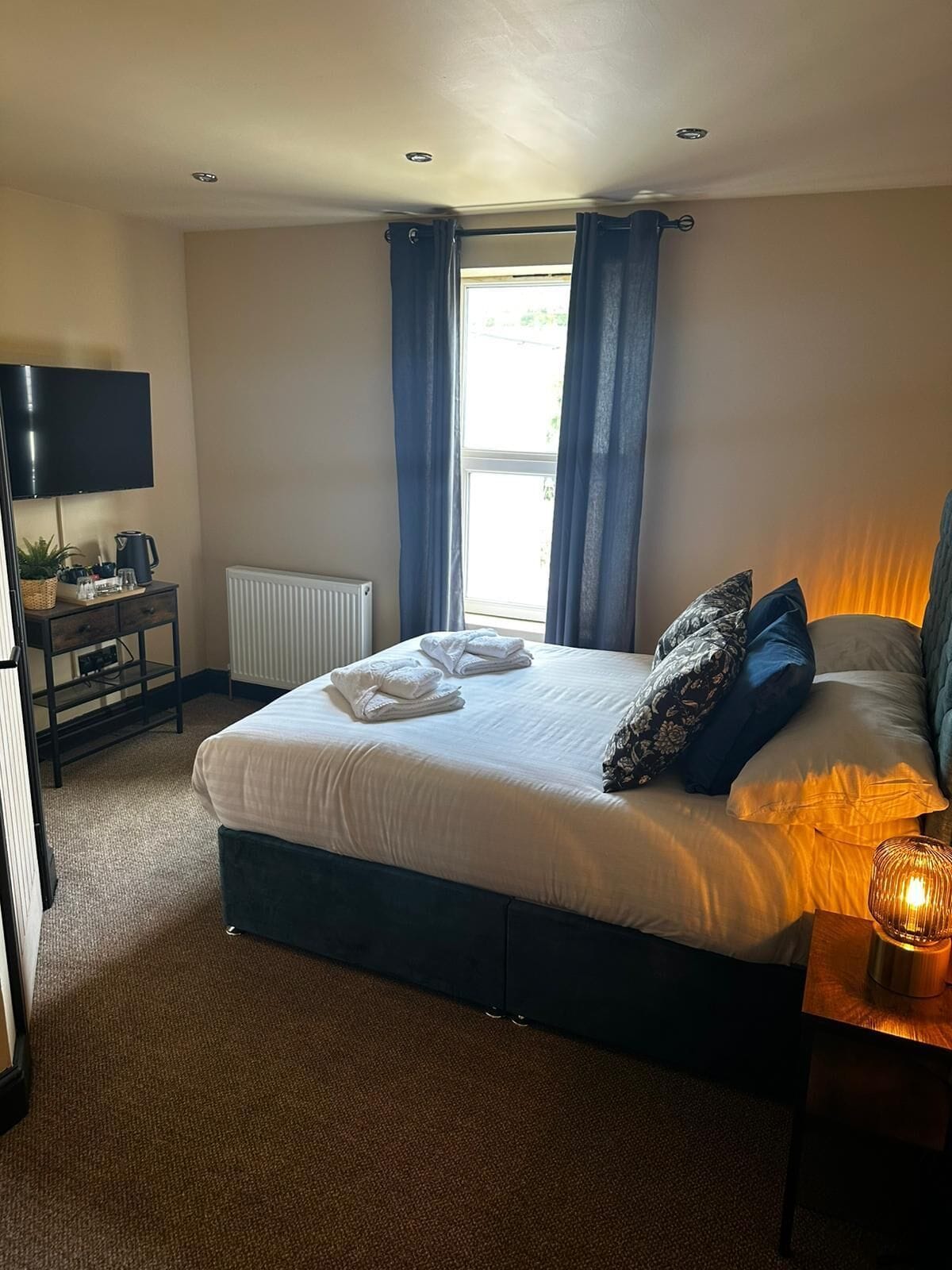 Deluxe dubbelrum | Sängtillbehör av högsta kvalitet och memory foam-madrasser