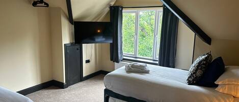 Deluxe Apartment, Sea View | Premium bedding, memory foam beds, iron/ironing board, free WiFi