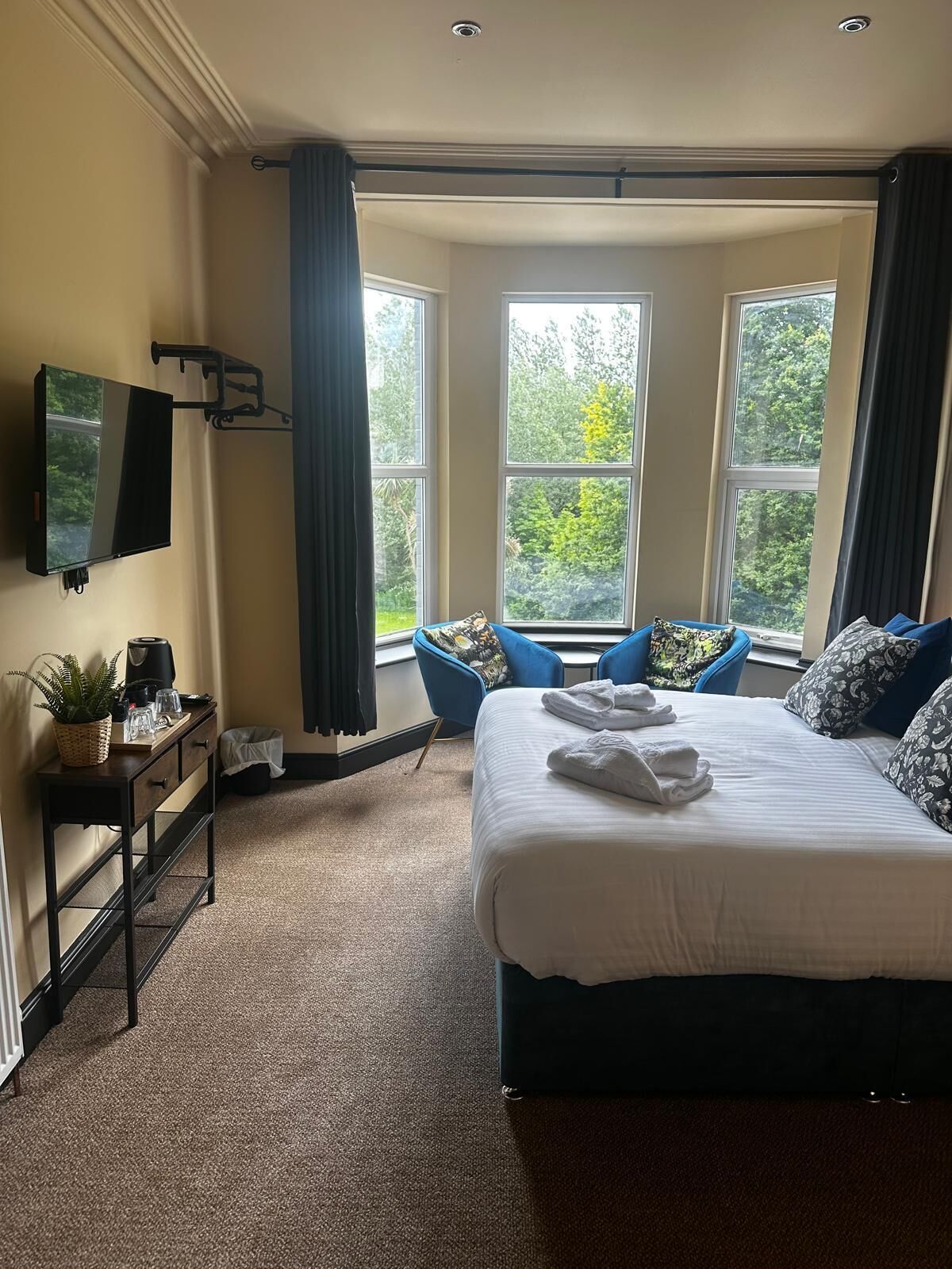 Deluxe-rum - utsikt mot havsviken | Sängtillbehör av högsta kvalitet och memory foam-madrasser