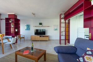 Smart TV - Beachfront Home in Las Palmas by Playa Canteras (Las Palmas de Gran Canaria)