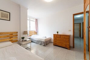 3 chambres, fer et planche à repasser, Wi-Fi gratuit
