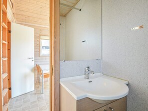 House | Bathroom - 4 Star Holiday Home in Thyboron (Thyborøn)