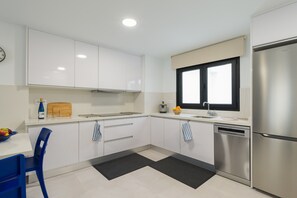 Microwave, stovetop, dishwasher, coffee/tea maker