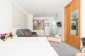 Iron/ironing board, free WiFi