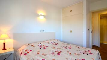 Apartamento | 2 dormitorios y tabla de planchar con plancha