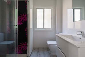 Douche, sèche-cheveux