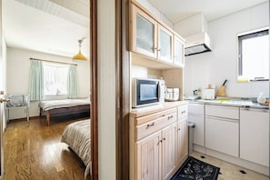Suite Confort, 2 habitaciones, no fumadores, cocina | Cocina privada | Frigorífico grande, microondas, tostadora y arrocera