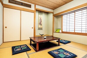 Deluxe Suite, 1 Bedroom, Non Smoking, Kitchen | In-room safe, individually decorated, individually furnished, desk - KIZEN VILLA (Tokyo)