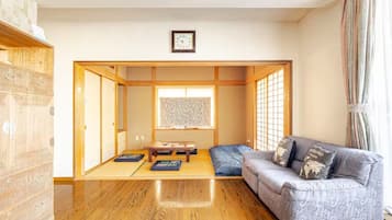 Superior Suite, 2 Bedrooms, Non Smoking, Kitchen | In-room safe, individually decorated, individually furnished, desk