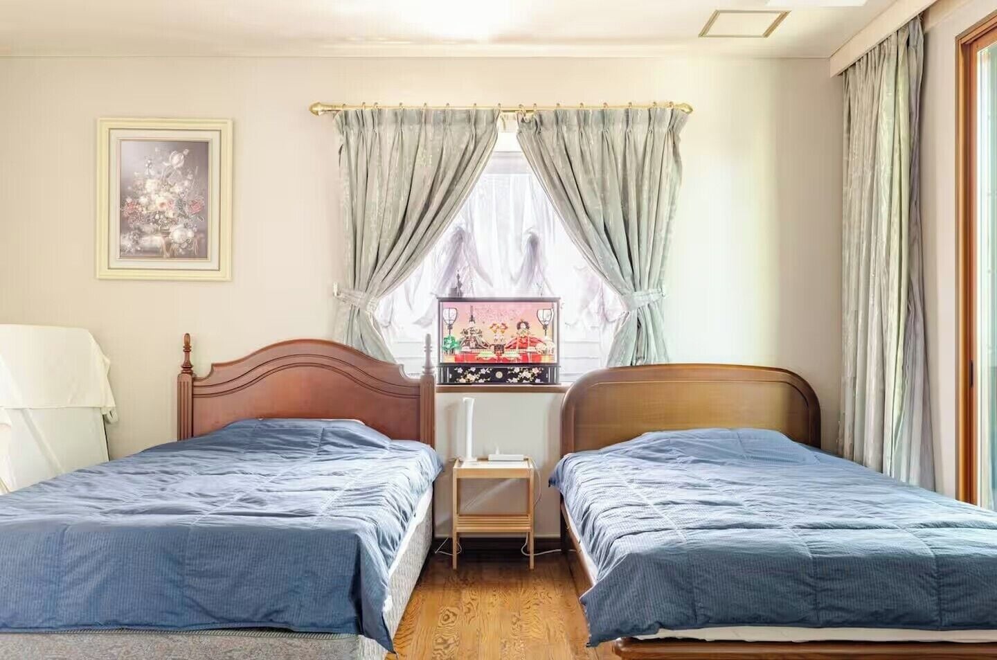 Deluxe Suite, 1 Bedroom, Non Smoking, Kitchen | In-room safe, individually decorated, individually furnished, desk