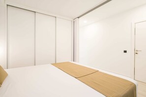 1 bedroom, iron/ironing board, internet