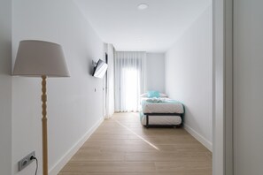 2 bedrooms, iron/ironing board, WiFi