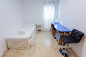 2 chambres, fer et planche à repasser, accès Internet