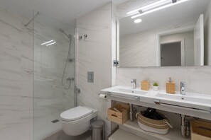 Regadera y secadora de cabello 