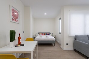 1 bedroom, iron/ironing board, free WiFi