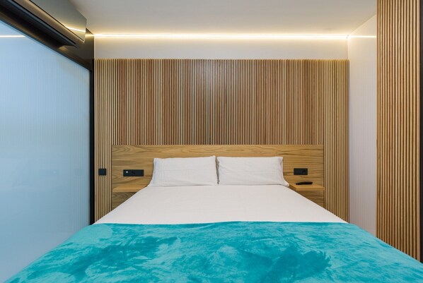 1 chambre, fer et planche à repasser, accès Internet