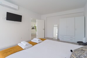 3 bedrooms, iron/ironing board, free WiFi