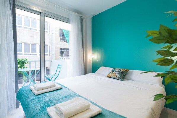 Iron/ironing board, free WiFi