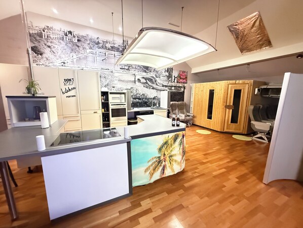 Refrigerador, microondas, horno, placa de cocina