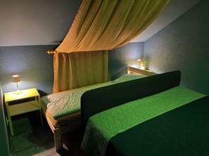 5 chambres, coffres-forts dans les chambres, bureau