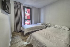 2 bedrooms, iron/ironing board, Internet