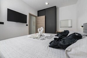 2 chambres, fer et planche à repasser, Wi-Fi gratuit, draps fournis