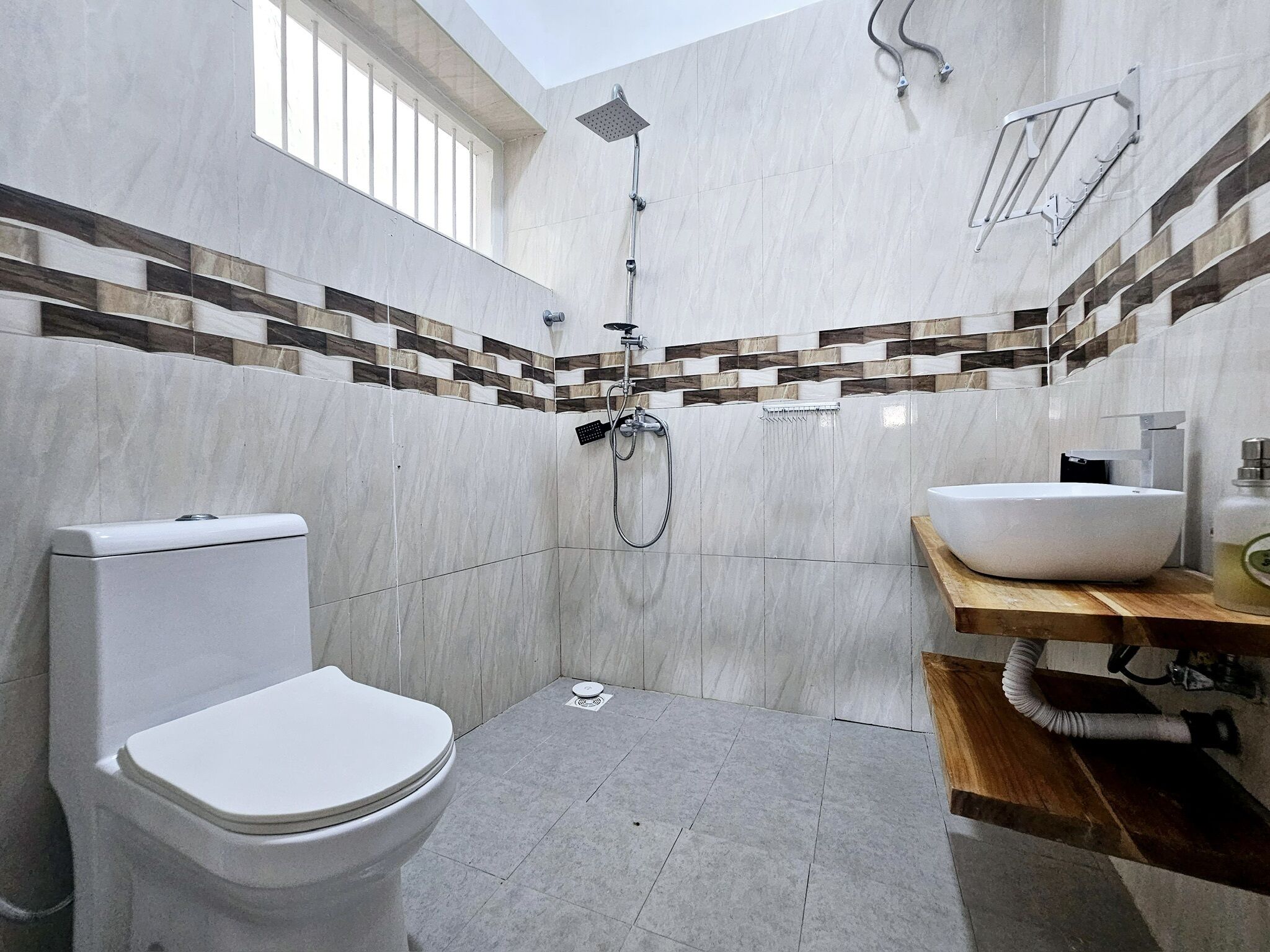 Standard Shared Dormitory, Mixed Dorm | Bathroom | Shower, free toiletries, towels, soap