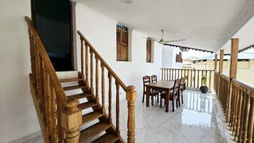 Estúdio família | Quartos à prova de som, Wi-Fi de cortesia, roupa de cama