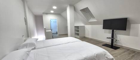 1 bedroom, iron/ironing board, internet