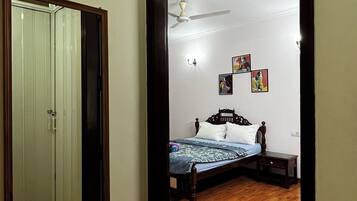 3 bedrooms, WiFi, bed sheets