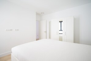 1 chambre, fer et planche à repasser, accès Internet